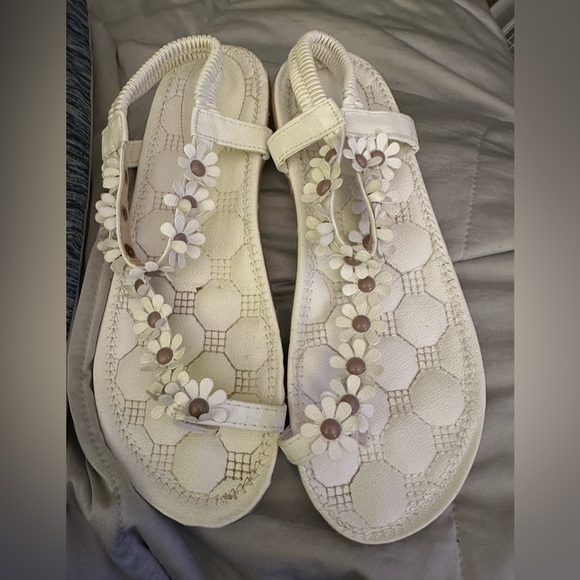 Daisy sandals sz 8 - Picture 1 of 2